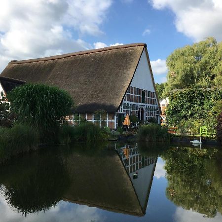 Taubenhof - Gut Cadenberge Hotell Exteriör bild