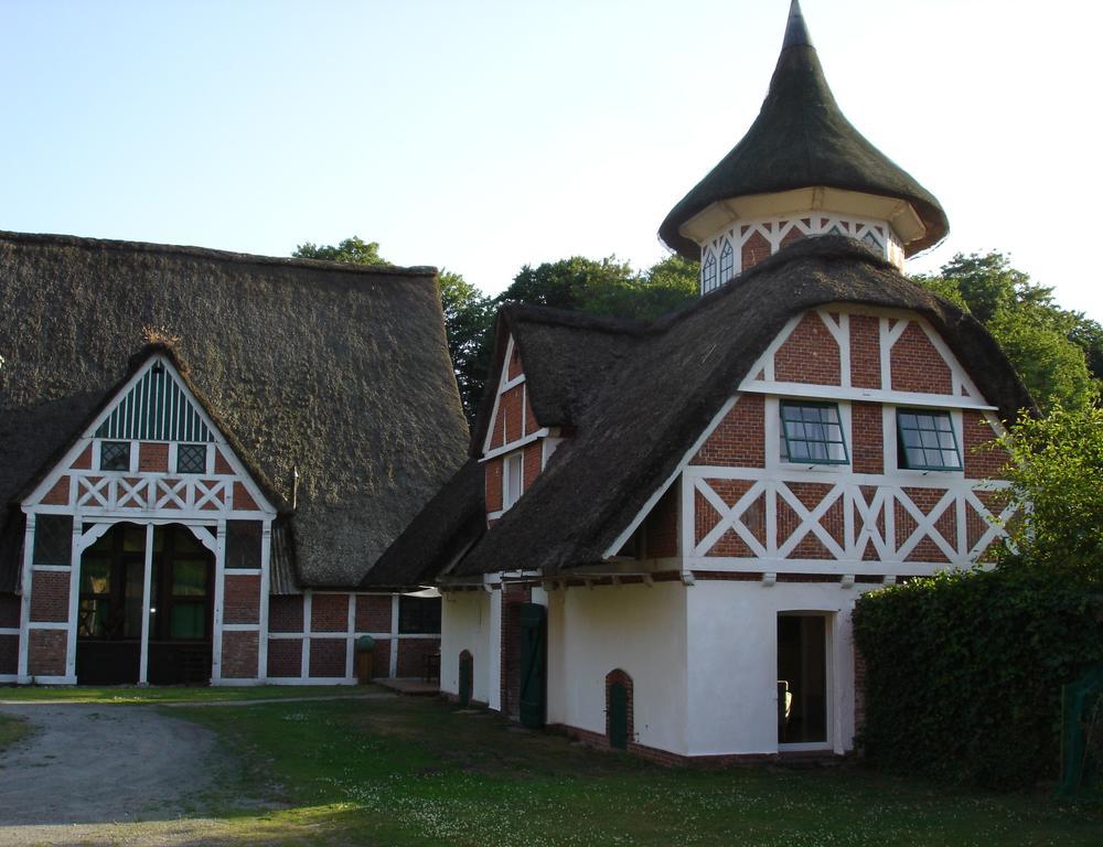 Taubenhof - Gut Cadenberge Hotell Exteriör bild